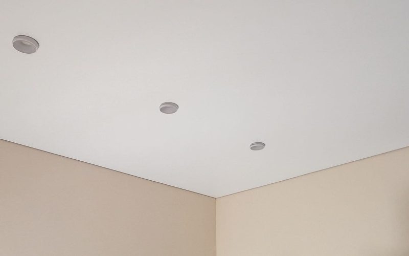 natyazhnoj-potolok-v-spalne-matovyj-besshovnyj-2-47.jpg